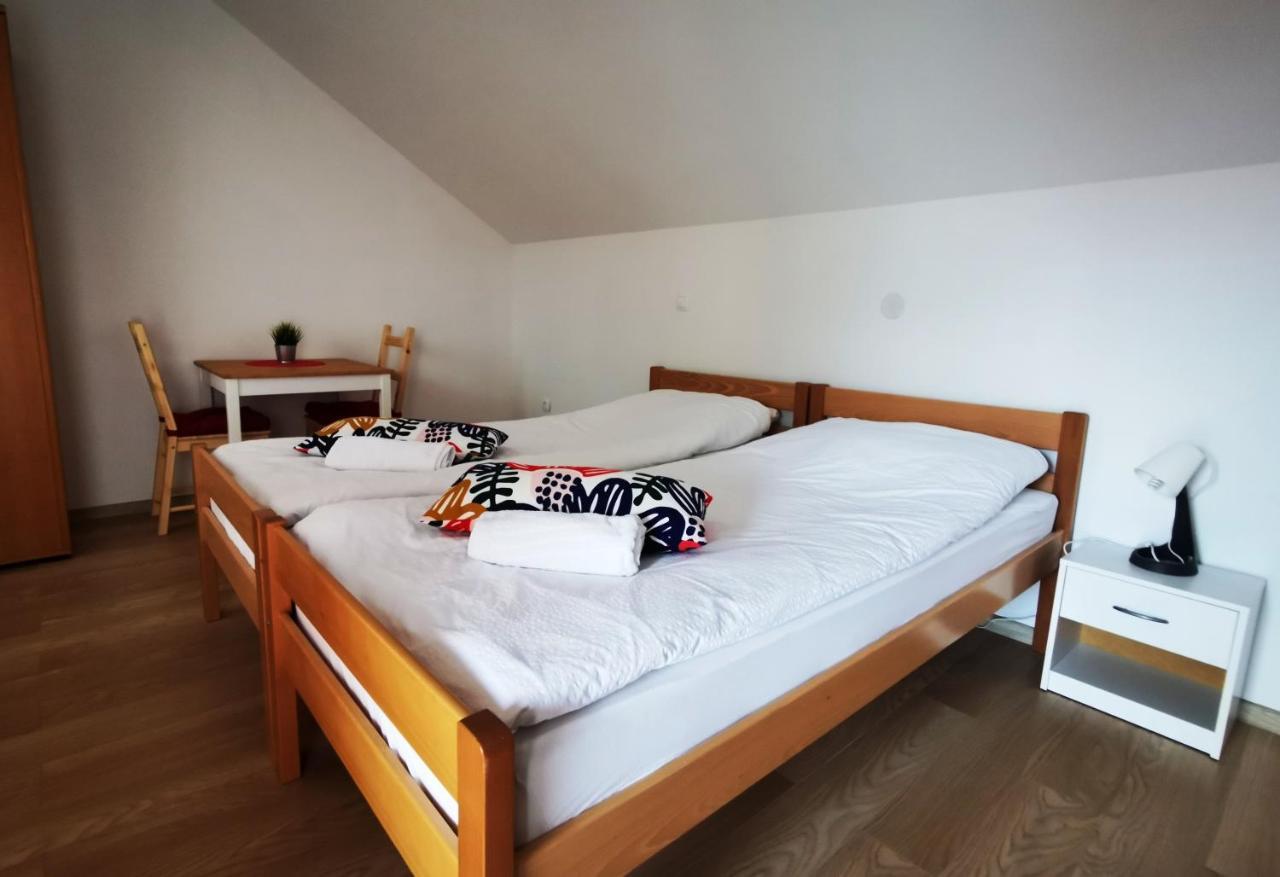 Vila Julija - Apartment & Rooms オトチャッツ エクステリア 写真