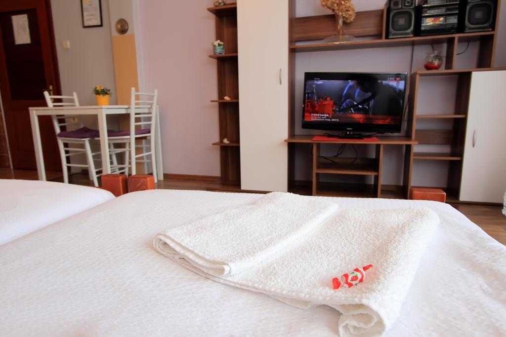 Vila Julija - Apartment & Rooms オトチャッツ エクステリア 写真