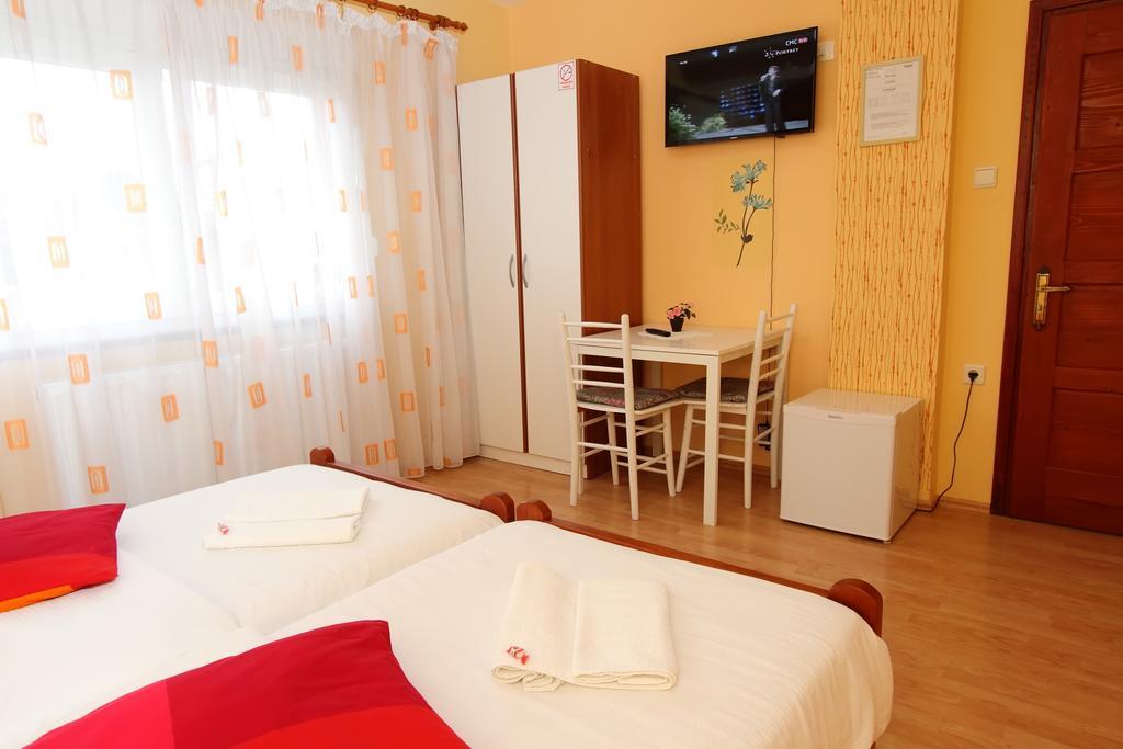 Vila Julija - Apartment & Rooms オトチャッツ エクステリア 写真